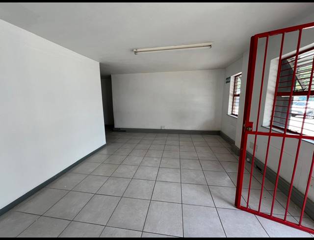 994M² WAREHOUSE TO LET IN KYA SANDS